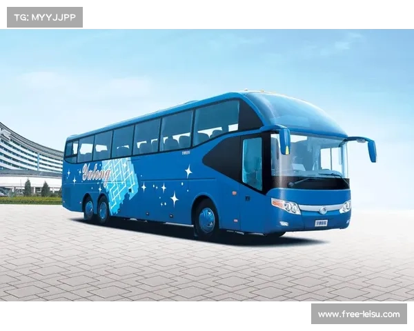 曾凡博赛后提前离场乘大巴 十分钟后队友才陆续出现 曾凡博赛后提前离场乘大巴 十分钟后队友才陆续出现